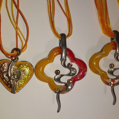Necklaces set of 13 like new, green and red