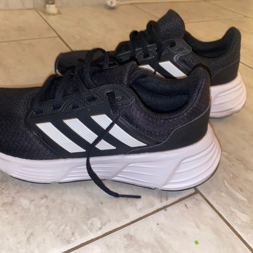 Adidas black athletic shoes like new, size 38.5