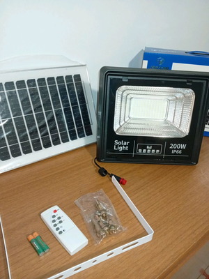 Ηλιακός Προβολέας 200W IP66 με Αισθητήρα Κίνησης και Τηλεχειριστήριο, Καινούργιο 2 Τεμάχια