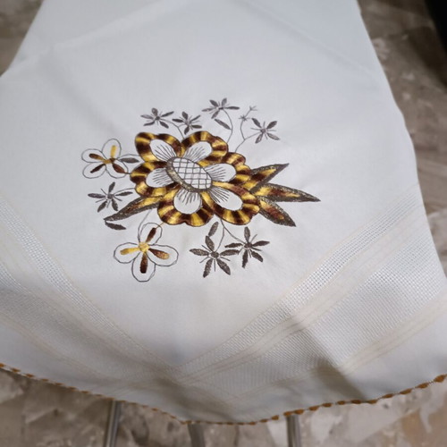 Machine Embroidery Tablecloth 70×70 cm like new