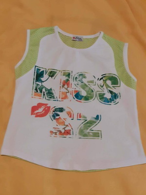 Children's sleeveless top new, white with green details and KISS 22 print
