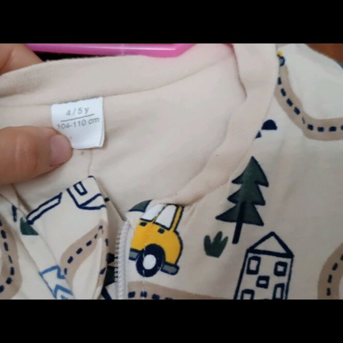 Children's sleeping bag like new, warm for ages 3-5
