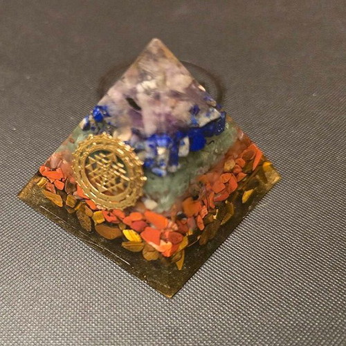 Energy Orgone Pyramid 7 Chakras with Crystals and Shri Yantra Symbol new