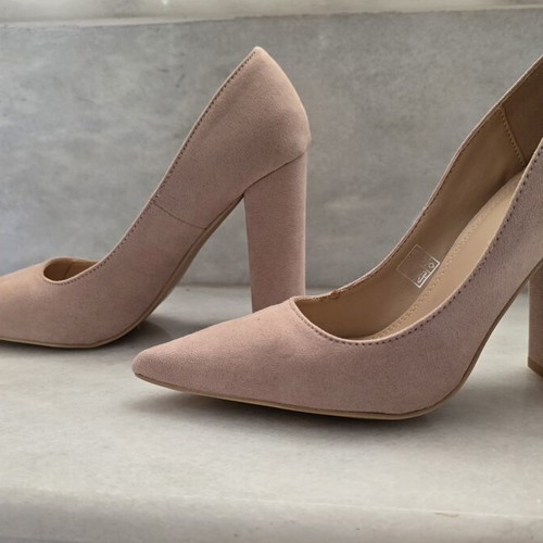 Migato nude pink pumps with pointed toe and high heel like new