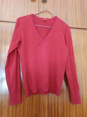 Thin knitted red blouse like new, size M