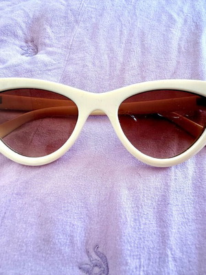 Cat eye sunglasses white like new