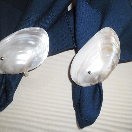 Napkin rings like new, 6 large shell design