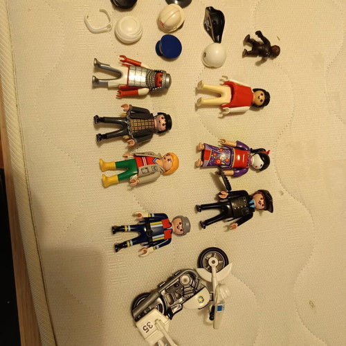 Φιγούρες Playmobil σαν καινούργιες, πακέτο 19 με αξεσουάρ και αστυνομική μηχανή