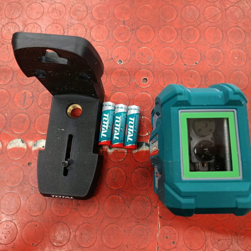 Self-leveling laser level like new