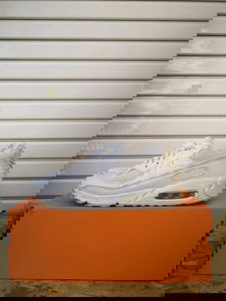 Nike Air Max 90 – Трипъл Бяло (Размер EU 42)