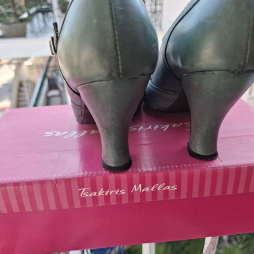 Tsakiris Mallas leather pumps with side buckle, like new, size 36, green