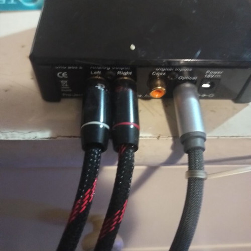 Pro-Ject DAC Box E Black like new with RCA and optical cables