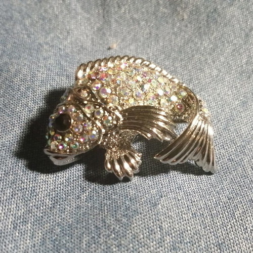 Fish brooch with iridescent strass new