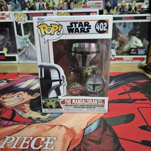 Funko Pop Star Wars #402 The Mandalorian with Grogu with Pin like new
