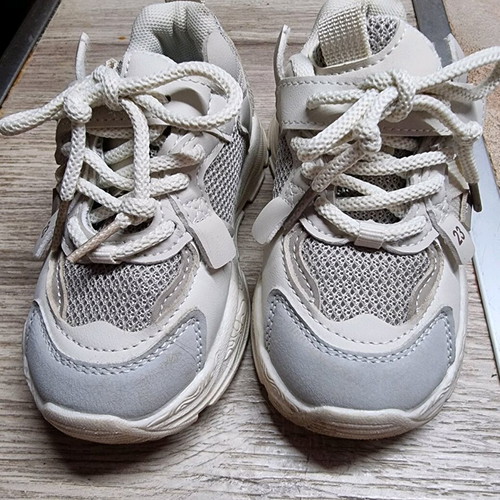 Kids sports shoes size 26 like new, white and beige