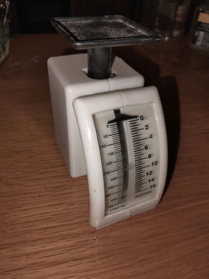 Mini scale like new