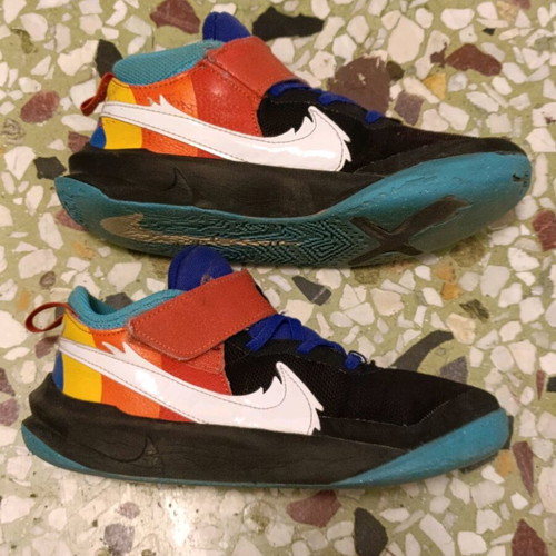 Nike Team Hustle Space Jam sneakers used, multicolor, size 34