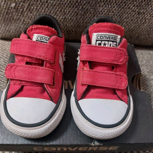 Converse star player baby shoes like new, red