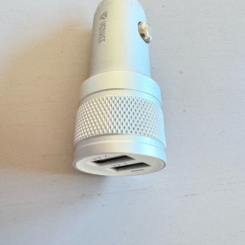 Yankee car charger used with two USB ports