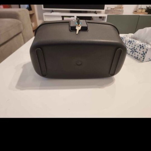 Delsey make up case like new with 2 keys