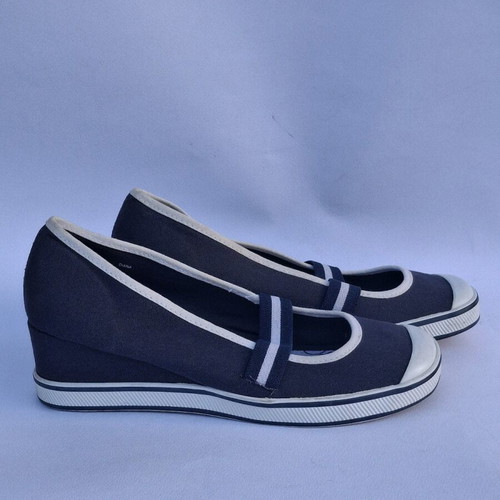 Nevada wedge sandals like new, size 8, blue