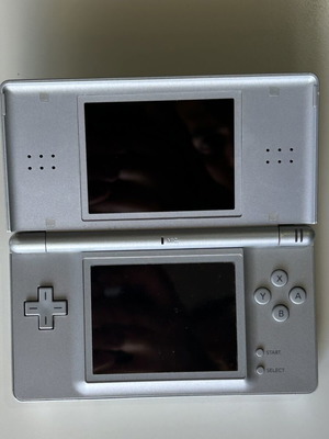 Nintendo DS Lite сребърен употребяван преносима конзола с кабел и игра