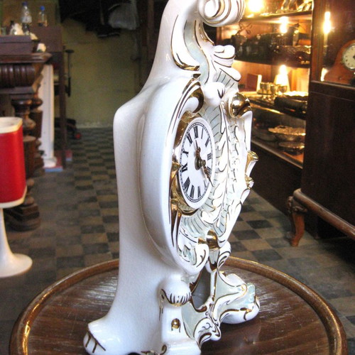 Porcelain table clock used with battery mechanism and pendulum