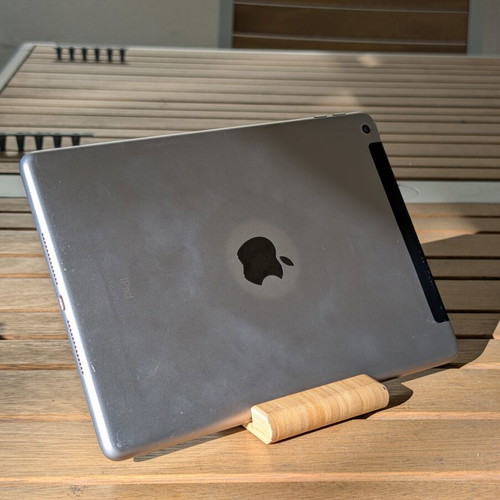 Apple iPad 6th generation 128GB with Cellular 4G