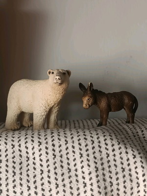 Schleich animal figures used, set of two