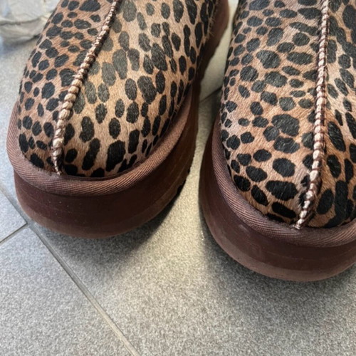 Ugg Tazz Animal winter house slippers like new, size 37