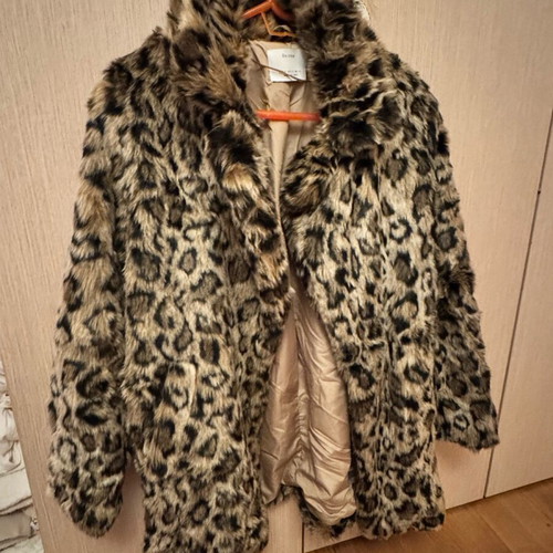 Bershka faux fur coat like new, size S/M, black and brown
