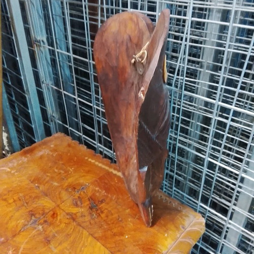 Wooden hanging totem used 33x25cm decorative