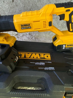 DeWalt акумулаторен саблен трион с 2 батерии 5.0Ah