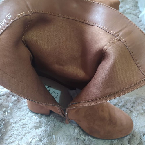 Suede tabba ankle boots like new with medium heel size 37