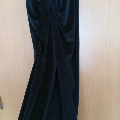 Celestino midi velvet skirt like new, one size black
