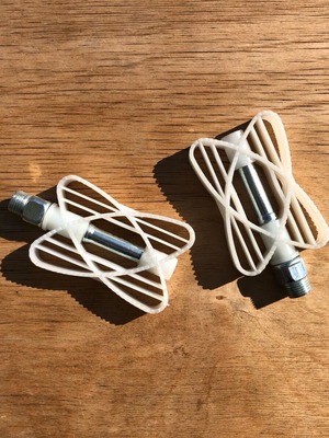 White Kids Bicycle Pedals 9/16” New