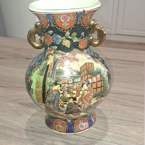 Chinese decorative vase like new, 27cm high, 15cm wide