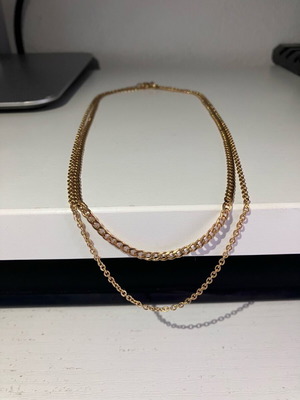 Set of 2 Gold Stainless Steel Necklaces like new