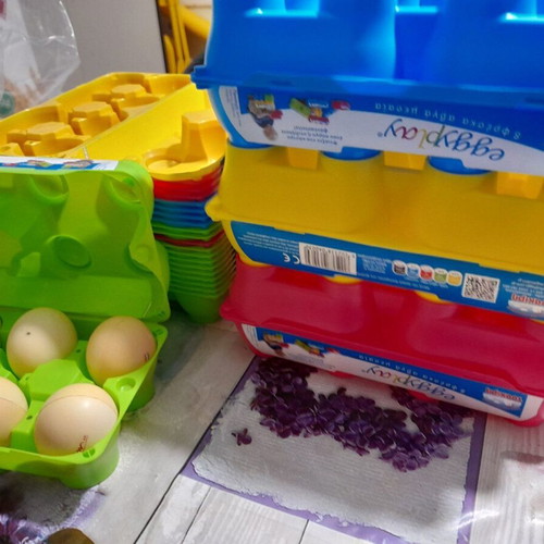 Eggyplay egg holder new, set of 24 pieces with 8 soft eggs
