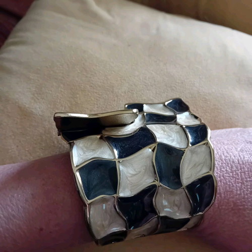 Vintage bracelet from the 90s in like new condition large