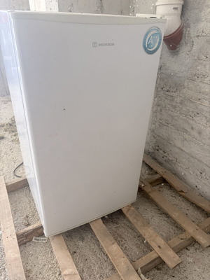 Morris Mini Refrigerator like new
