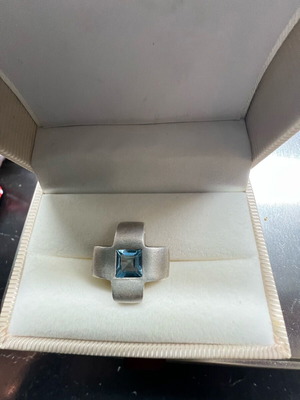 Babylonia silver pendant with turquoise stone like new