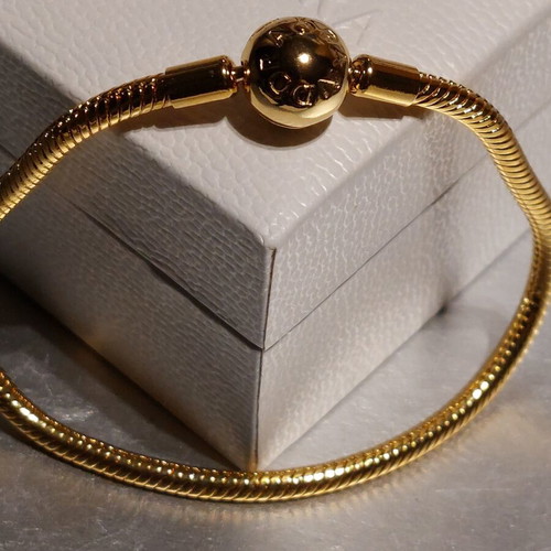 Pandora bracelet size 18 cm, gold plated with round clasp