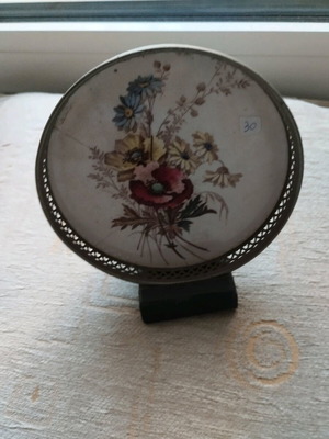 Small porcelain plate used with metal frame