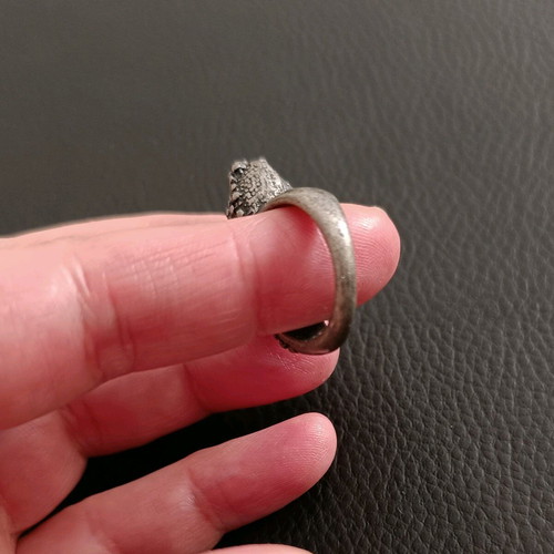 Metal bunny ring Zara like new with black zircons