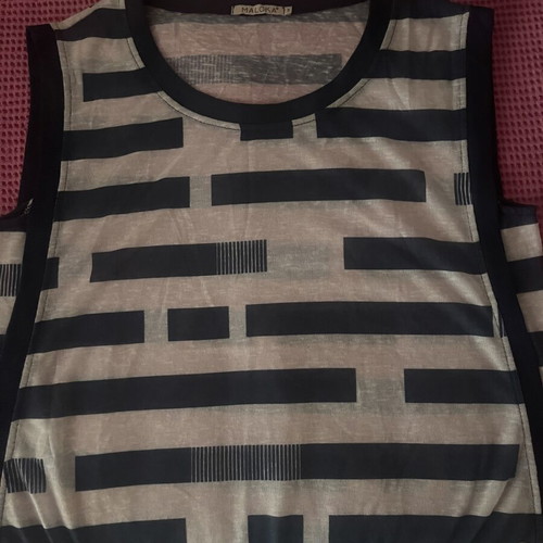 Women's knitted top like new, soft elastic hem, size large, white and blue