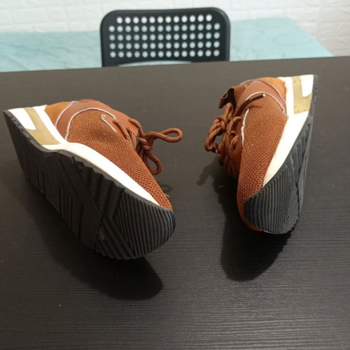 La Strada women's sneakers like new, brown with gold details