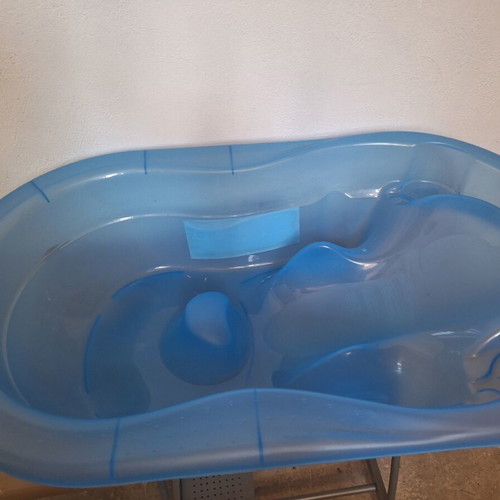 Baby bath tub with water thermometer, like new