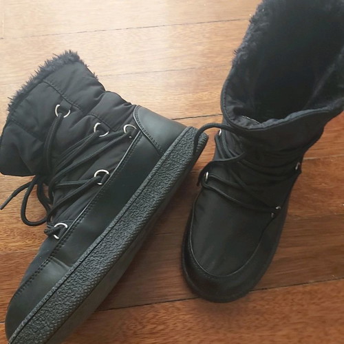 Women's boots used with fur lining, size 39, black