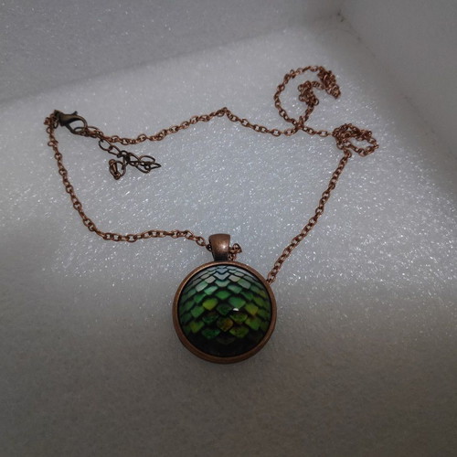 Game of Thrones Dragon Scales Pendant like new